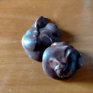 バレンタインに贈る　手作りピーナッツチョコレート